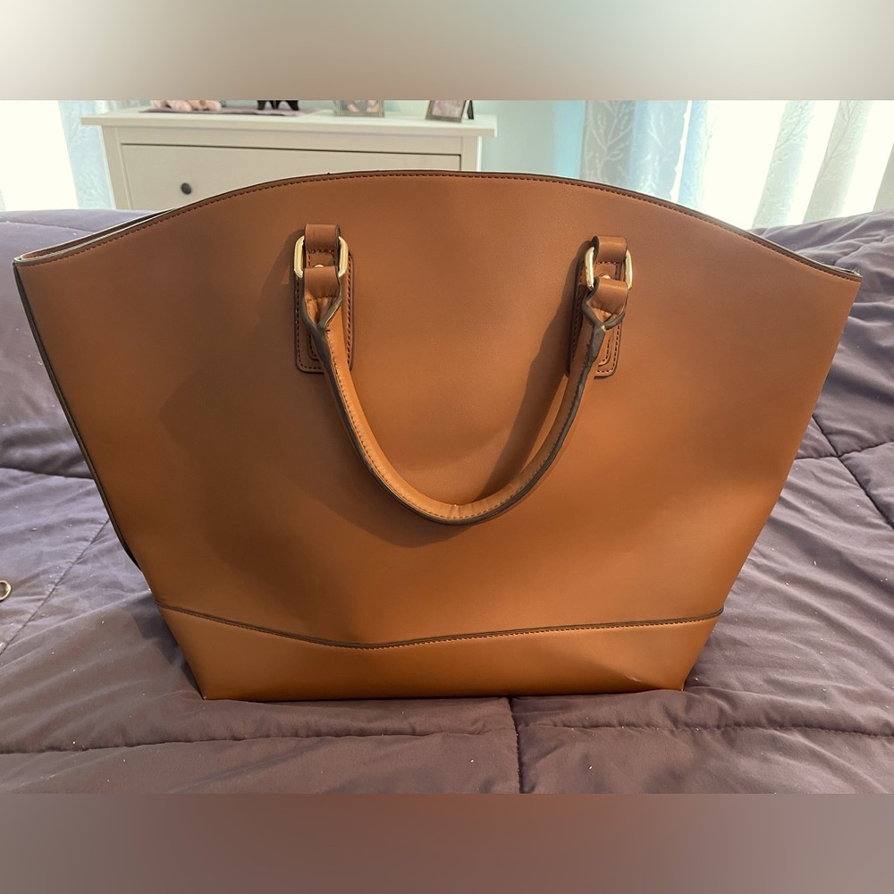 Just Fab Tote. Tan Faux leather. Never used. Perfect condition.